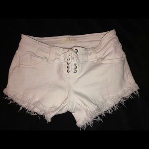 Day trip (Buckle brand) white denim shorts